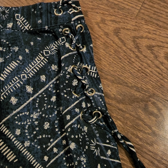 A&F Mini Skirt - Picture 3 of 4